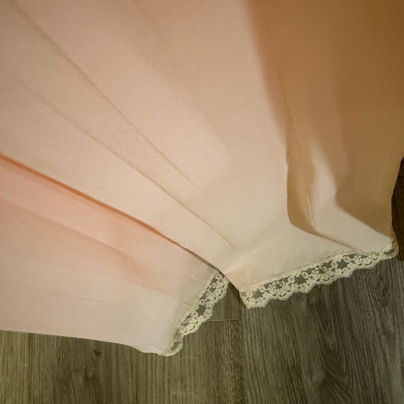 Elegant Peach Lace and Nylon Vintage Nightgown - Picture 10 of 12